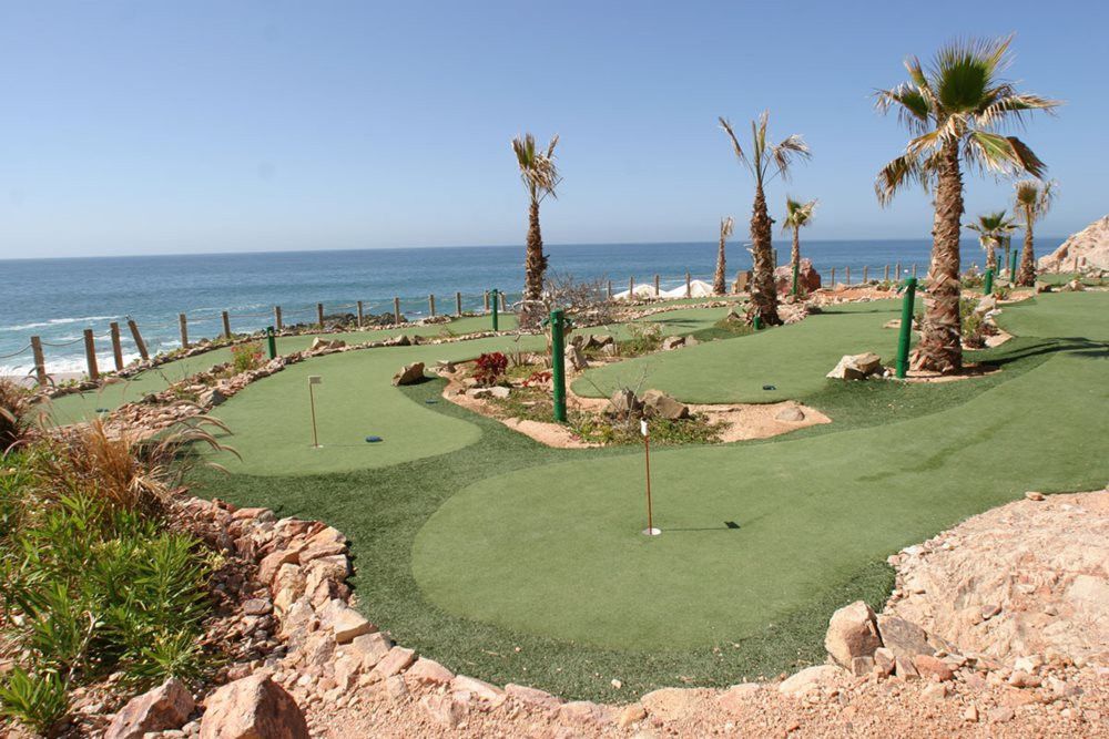Metro New York synthetic putting green