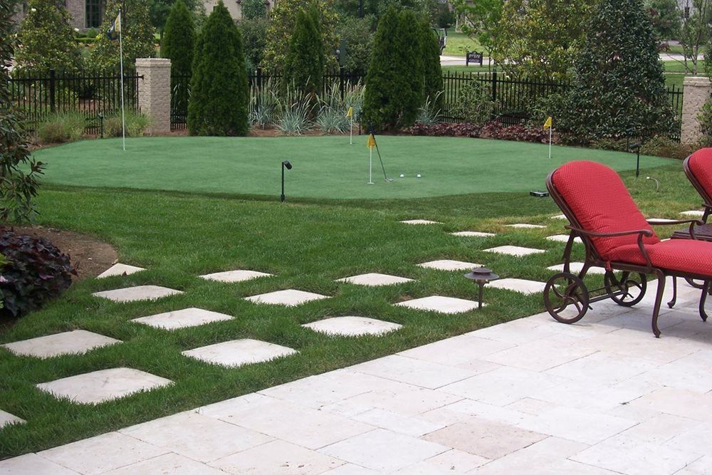 Metro New York backyard putting green