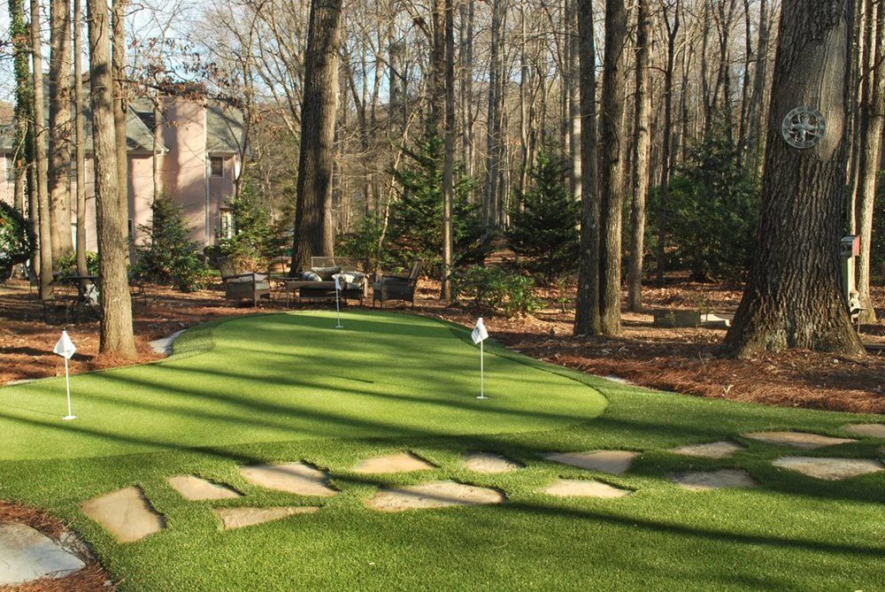 Metro New York backyard putting green